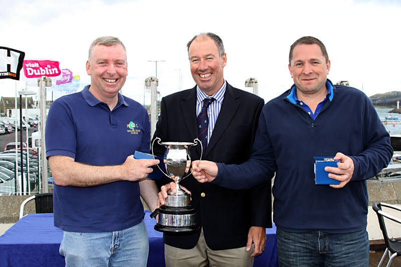 Irish Squib Champions Fergus O'Kelly and Jonathan Wormald with Commodore Brian Turvey