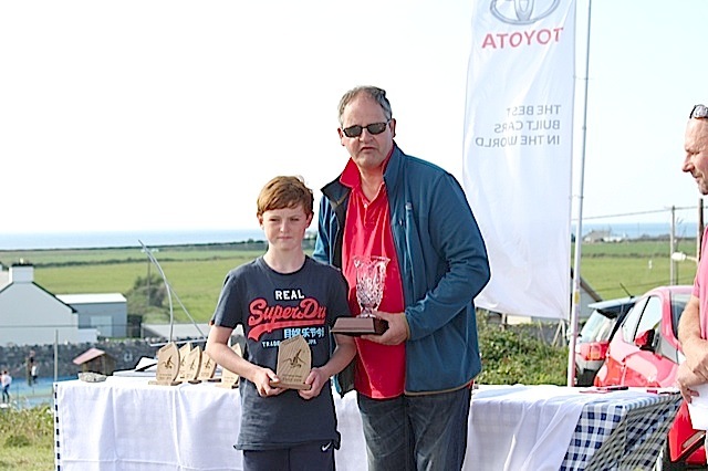 IODAI President Aidan Staunton presents Ben McDonald with his prizes for 1st in Silver Fleet and 5th Overall