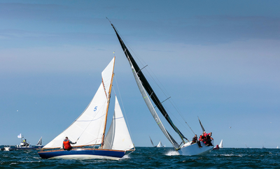 Wave Regatta rolls forward on the turning tide