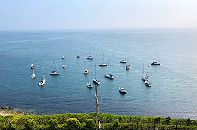Summer Cruise anchors in Sorrento Bay